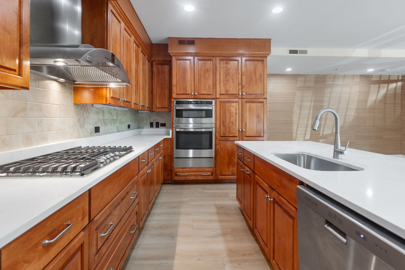 520 S Washington Street #103, Naperville, IL 60540