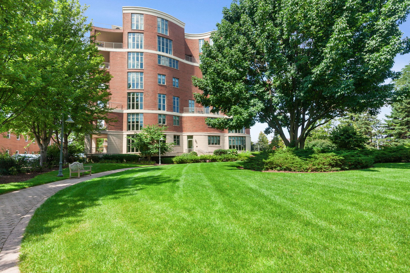 520 S Washington Street #103, Naperville, IL 60540