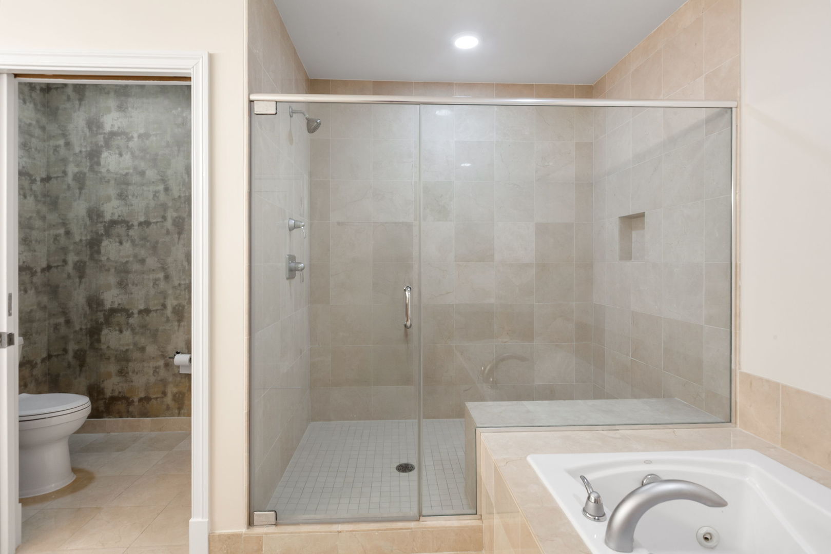 520 S Washington Street #103, Naperville, IL 60540