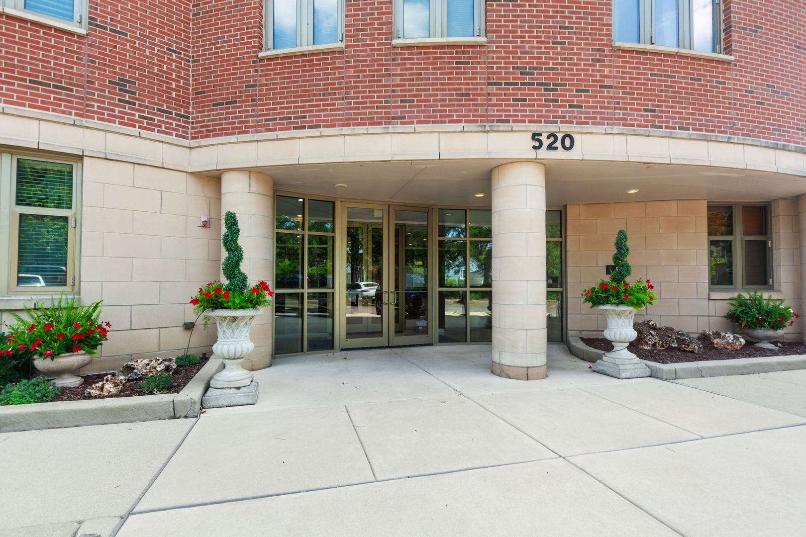 520 S Washington Street #103, Naperville, IL 60540