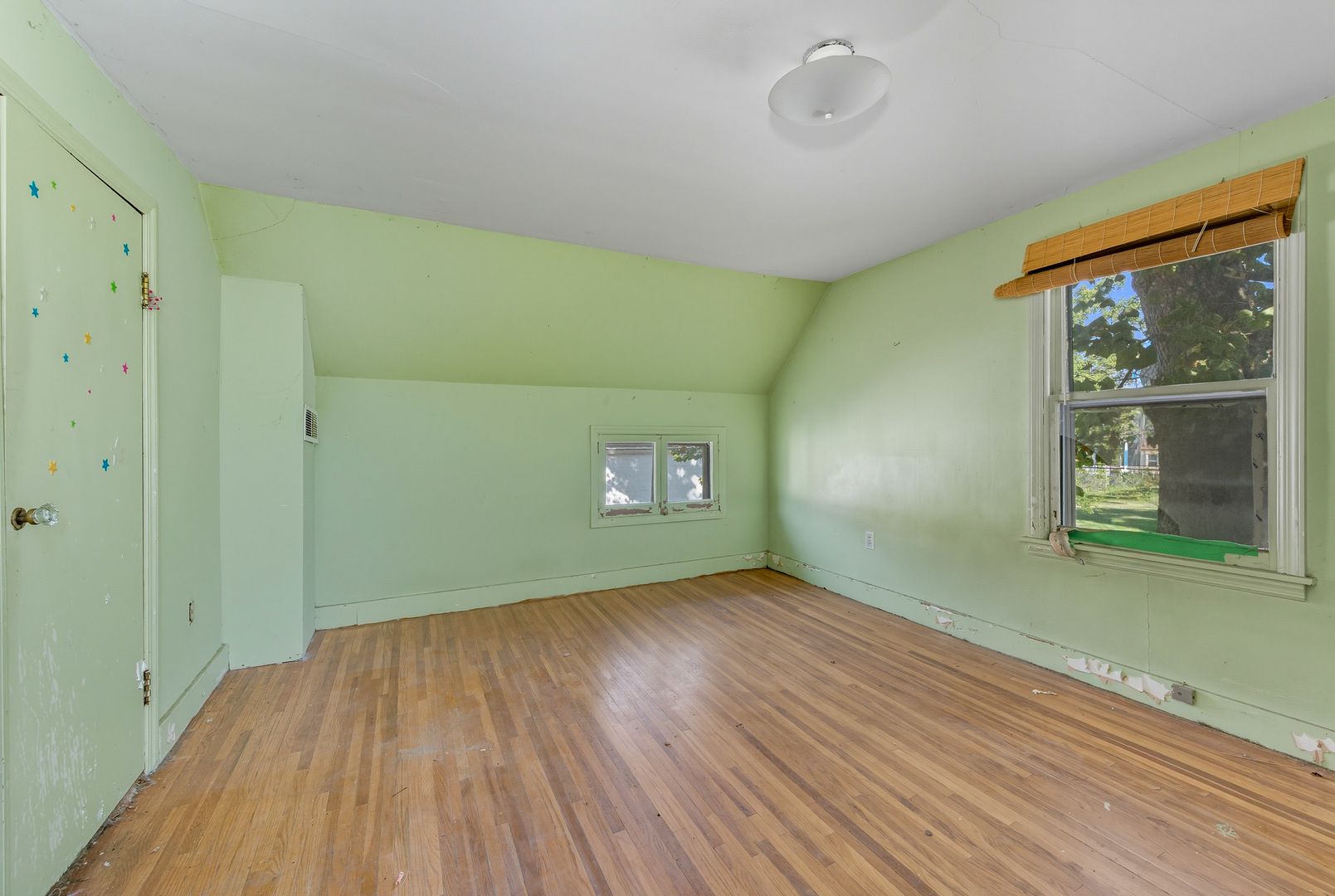 19 E Benton Street, Oswego, IL 60543