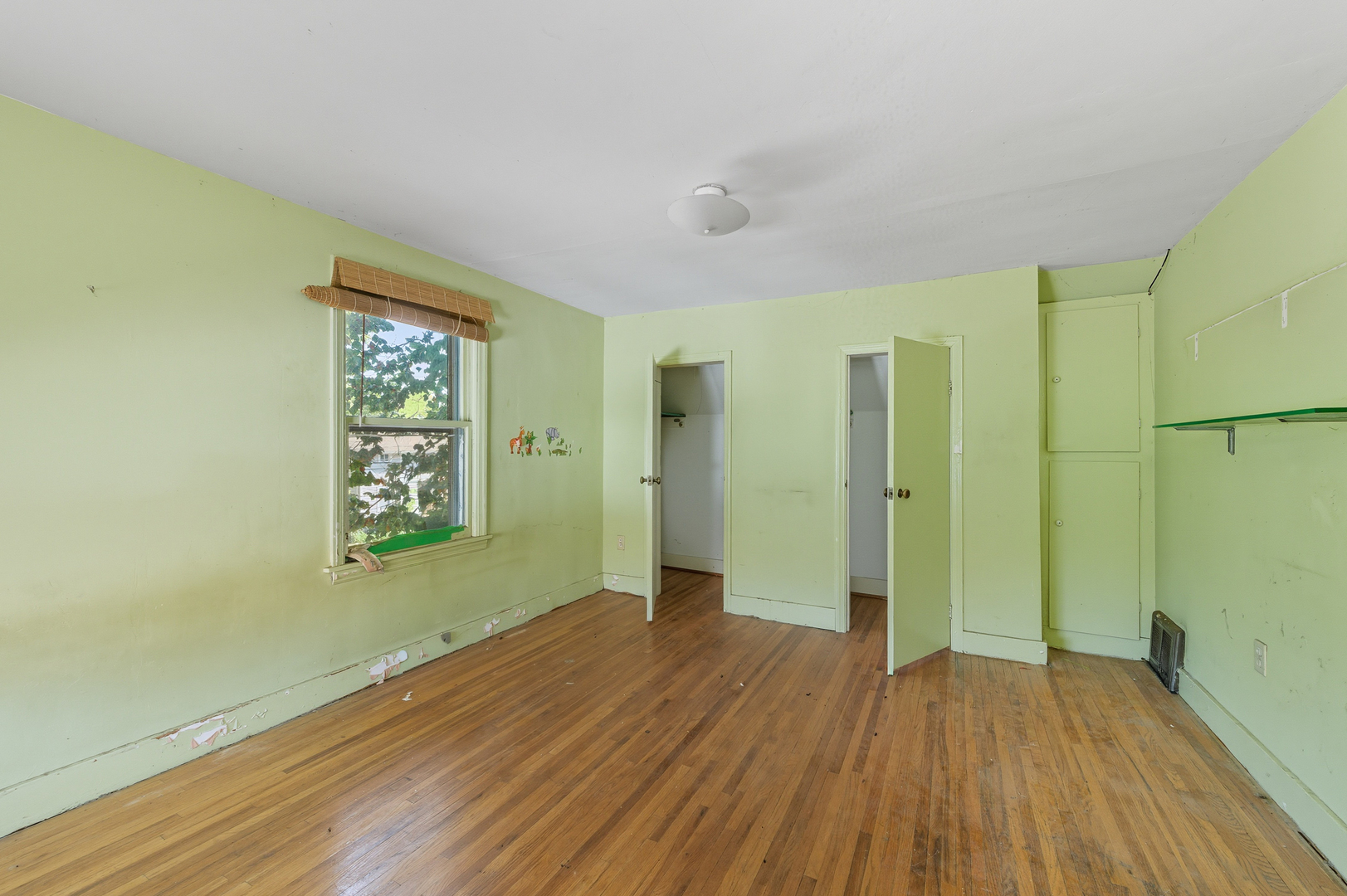 19 E Benton Street, Oswego, IL 60543