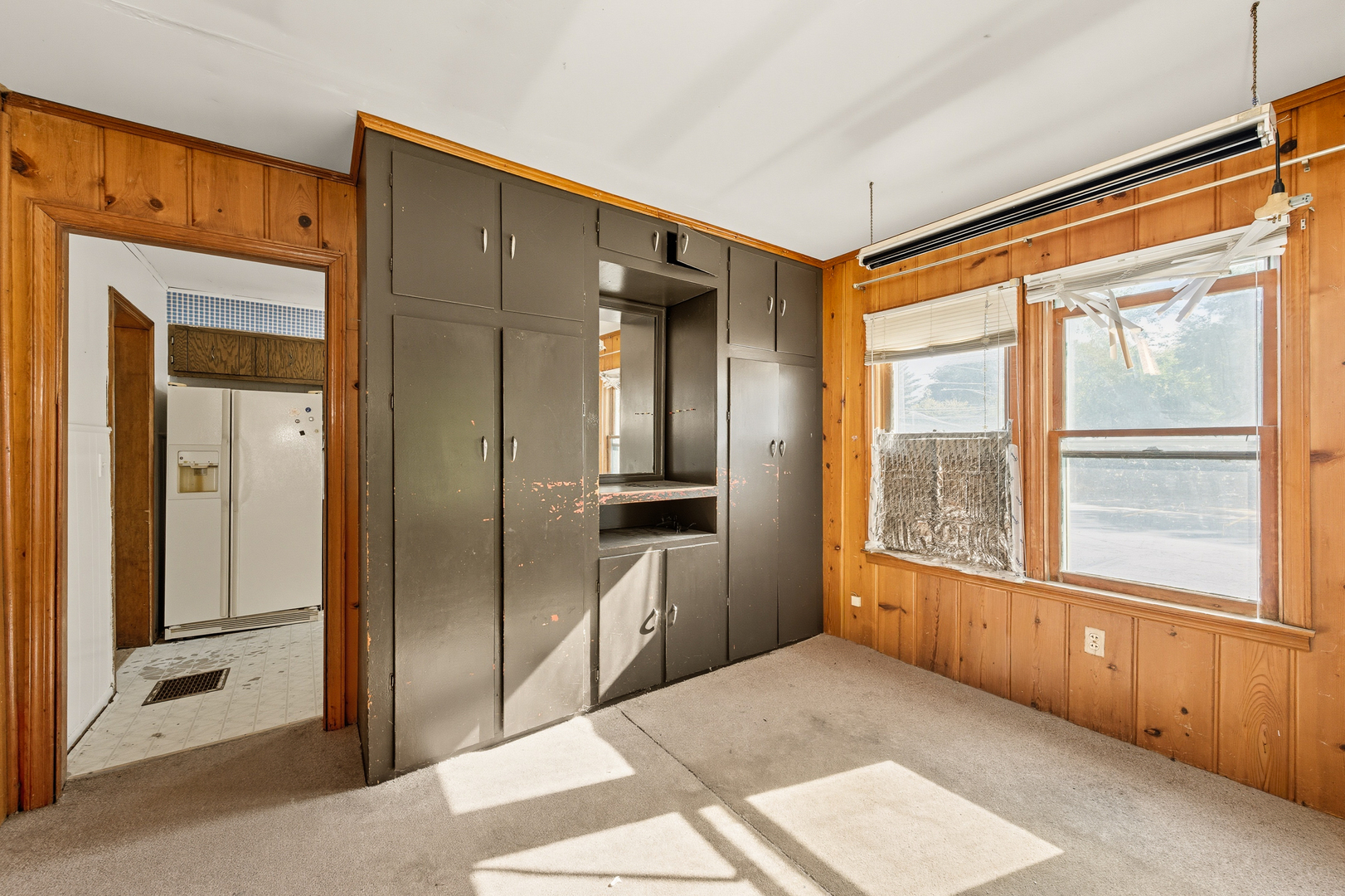 19 E Benton Street, Oswego, IL 60543