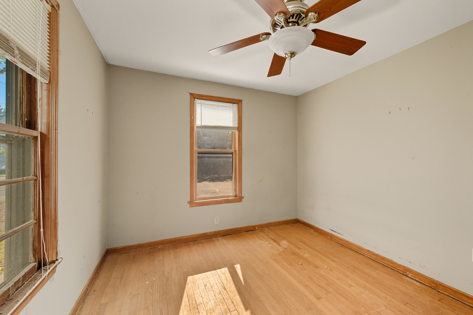 19 E Benton Street, Oswego, IL 60543