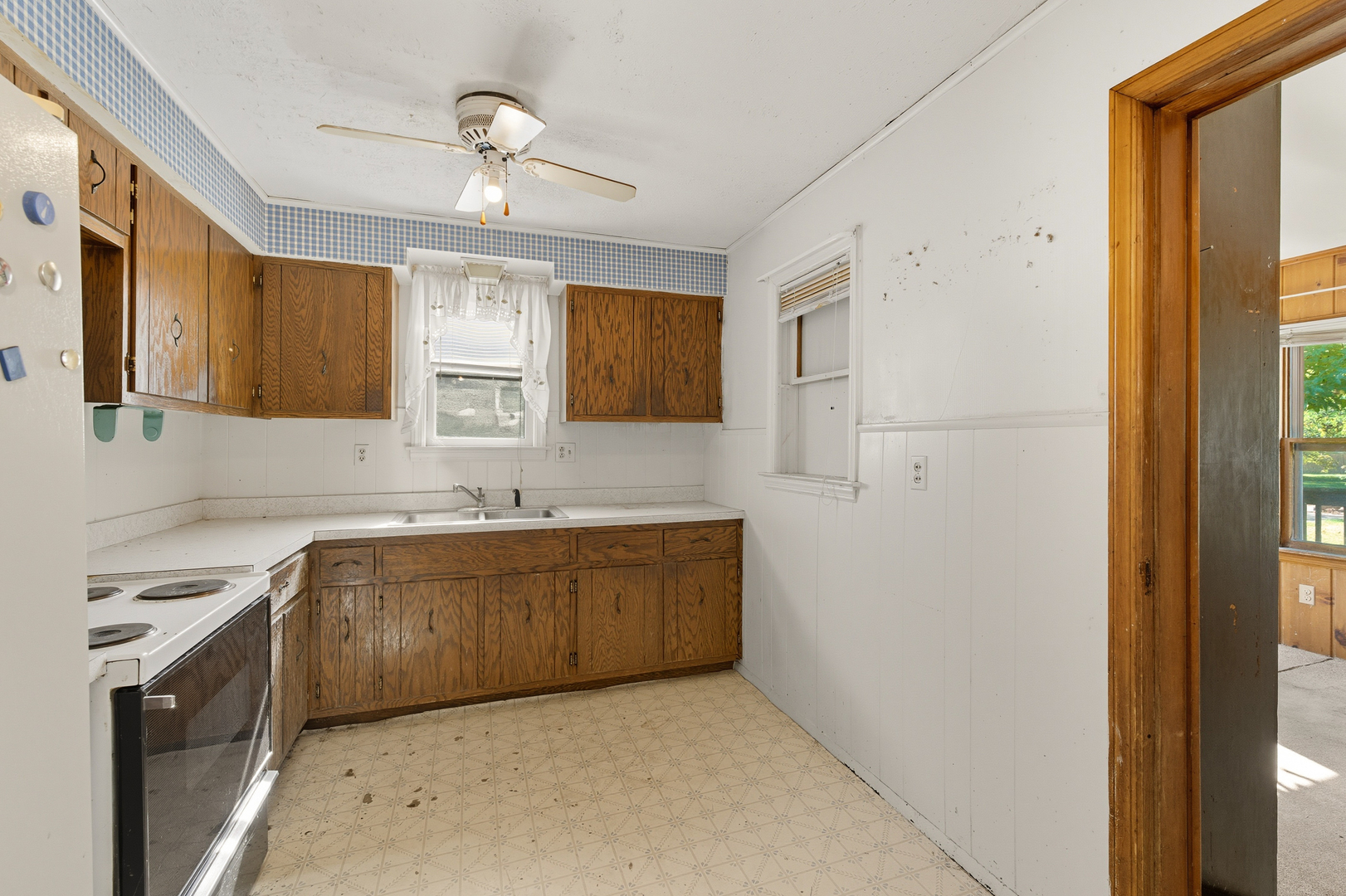 19 E Benton Street, Oswego, IL 60543