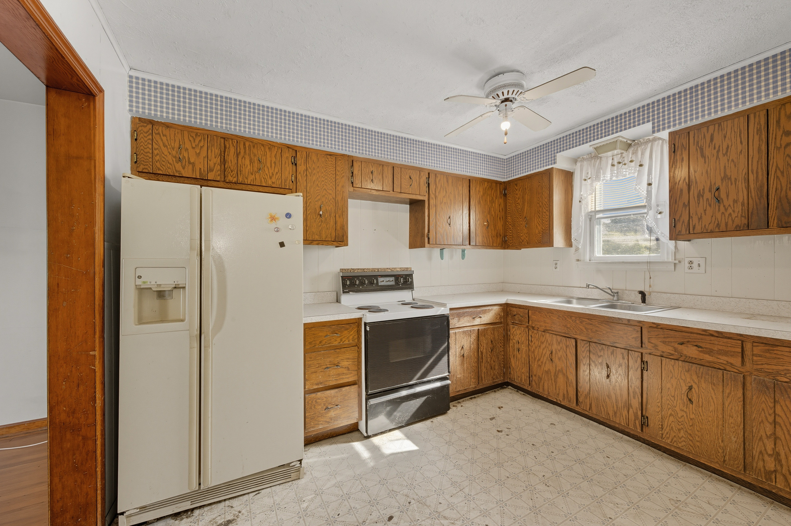 19 E Benton Street, Oswego, IL 60543