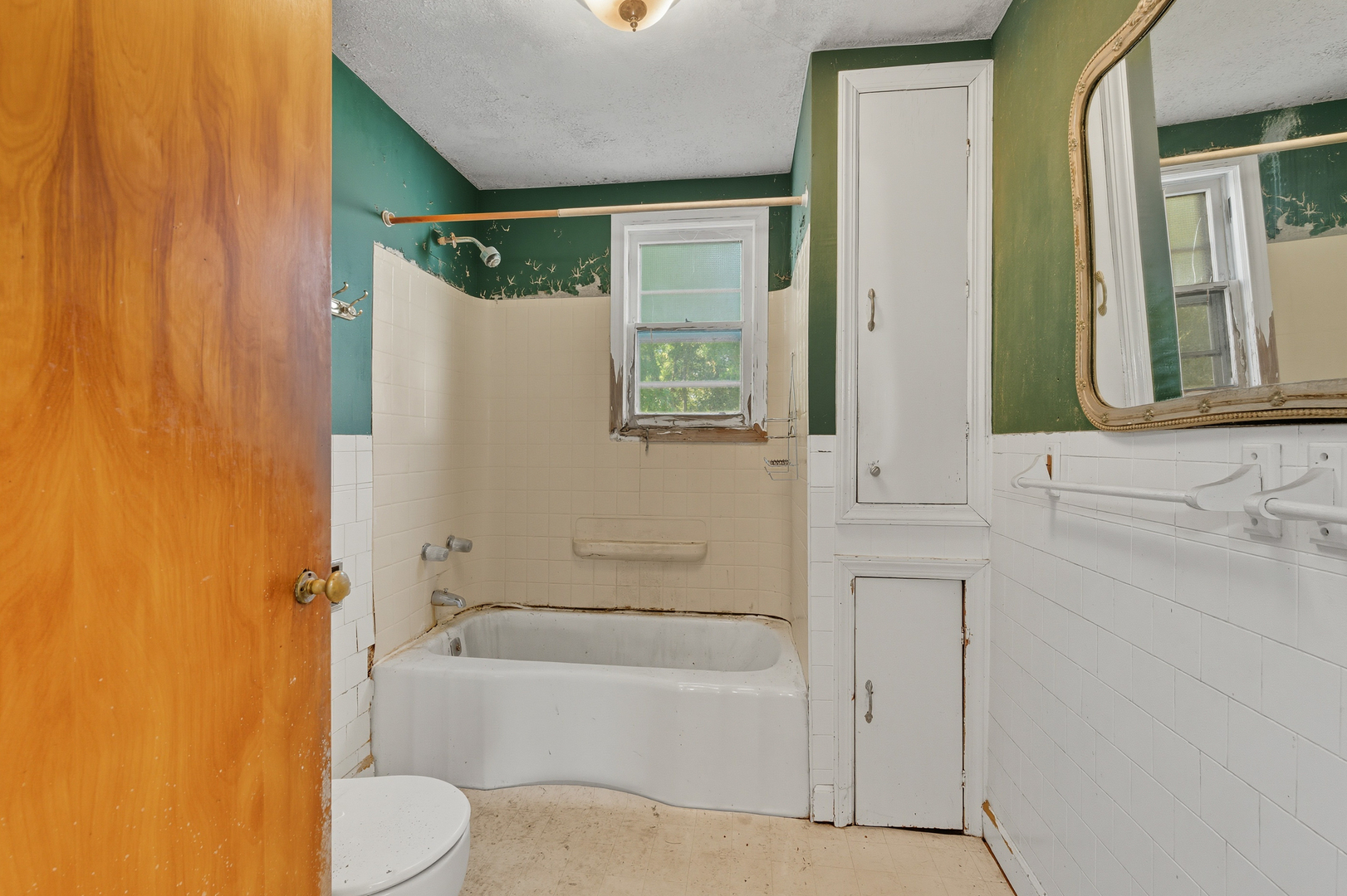 19 E Benton Street, Oswego, IL 60543