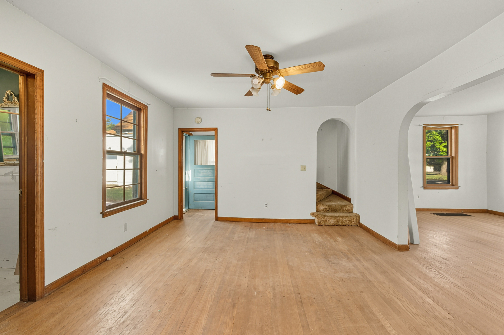 19 E Benton Street, Oswego, IL 60543