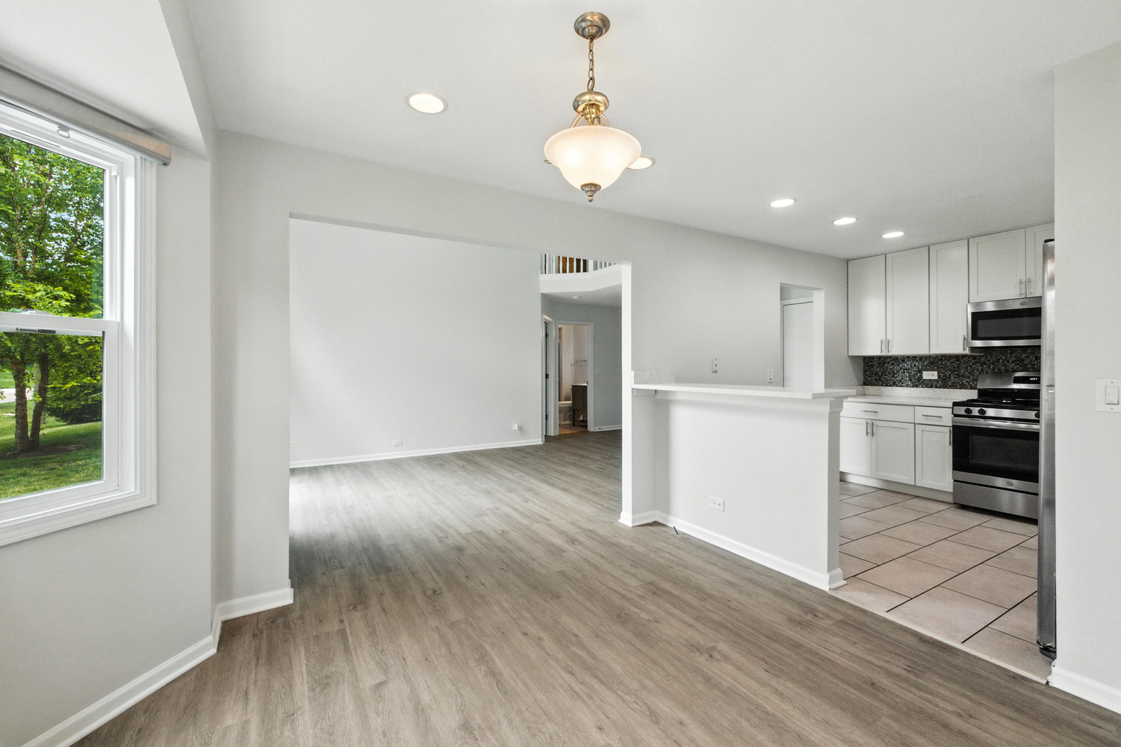 720 Hoover Drive, Carol Stream, IL 60188