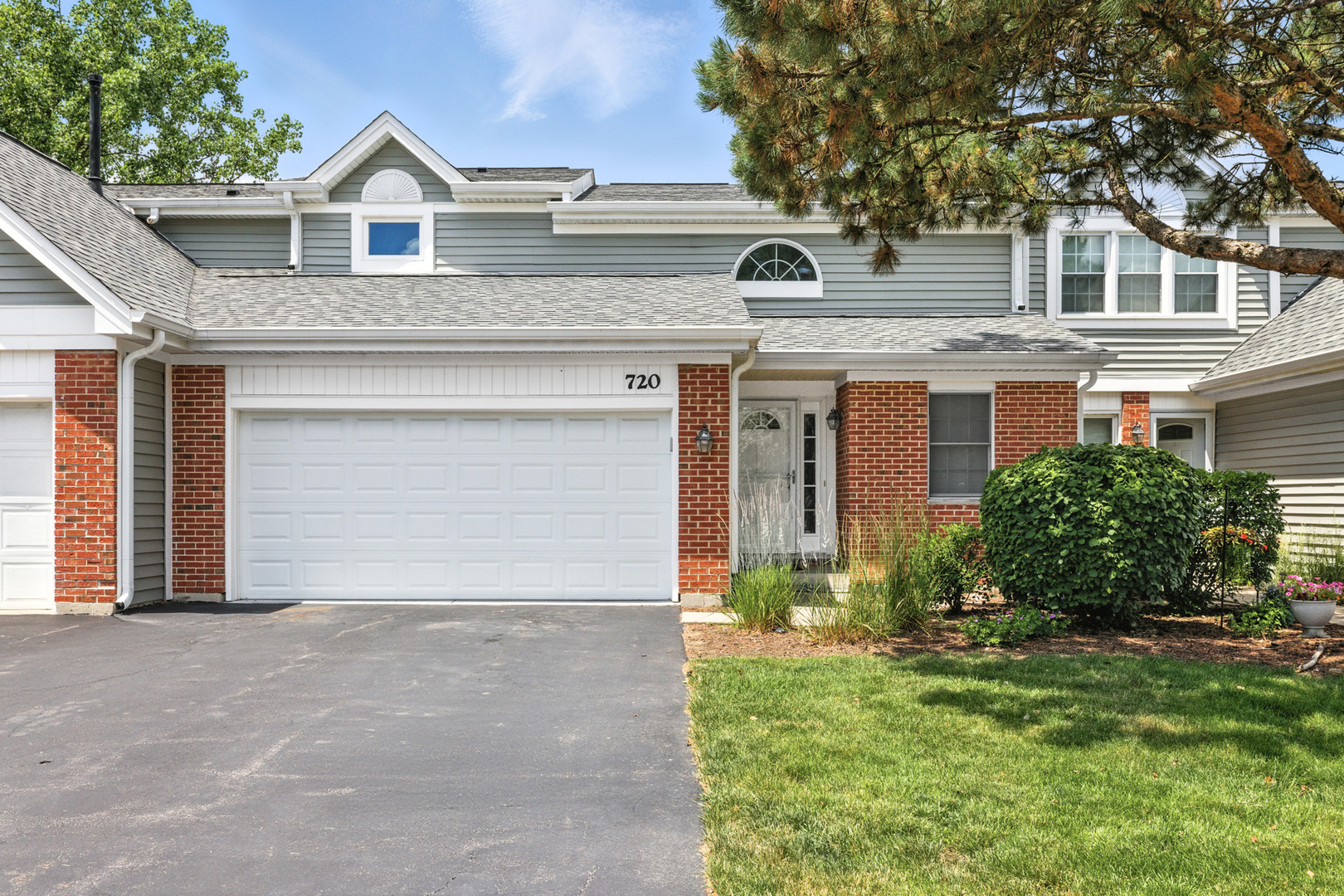 720 Hoover Drive, Carol Stream, IL 60188