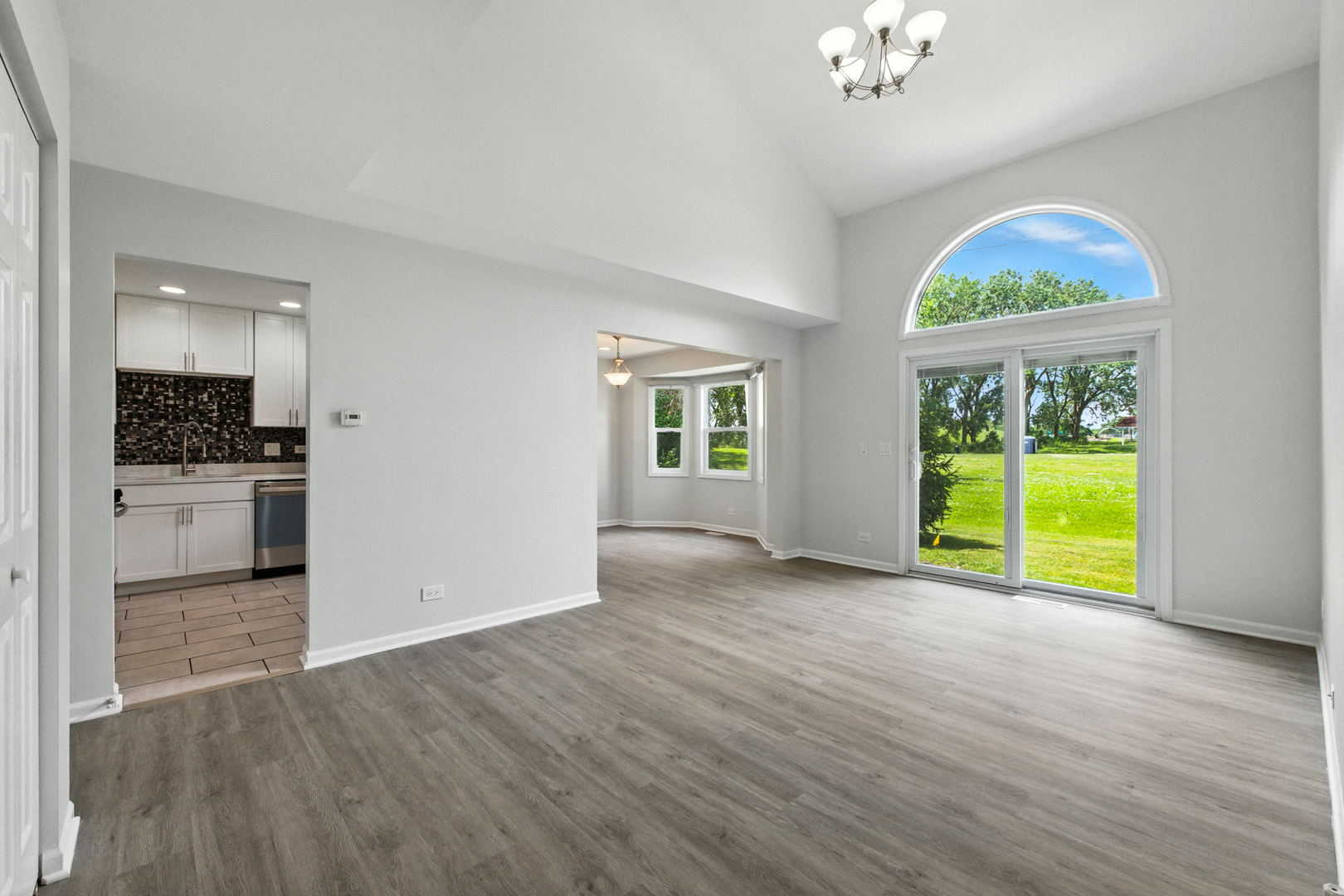 720 Hoover Drive, Carol Stream, IL 60188