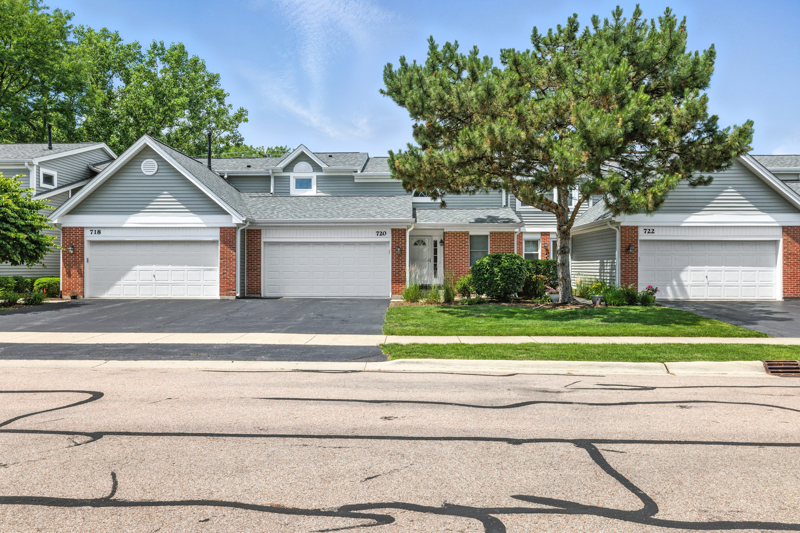 720 Hoover Drive, Carol Stream, IL 60188