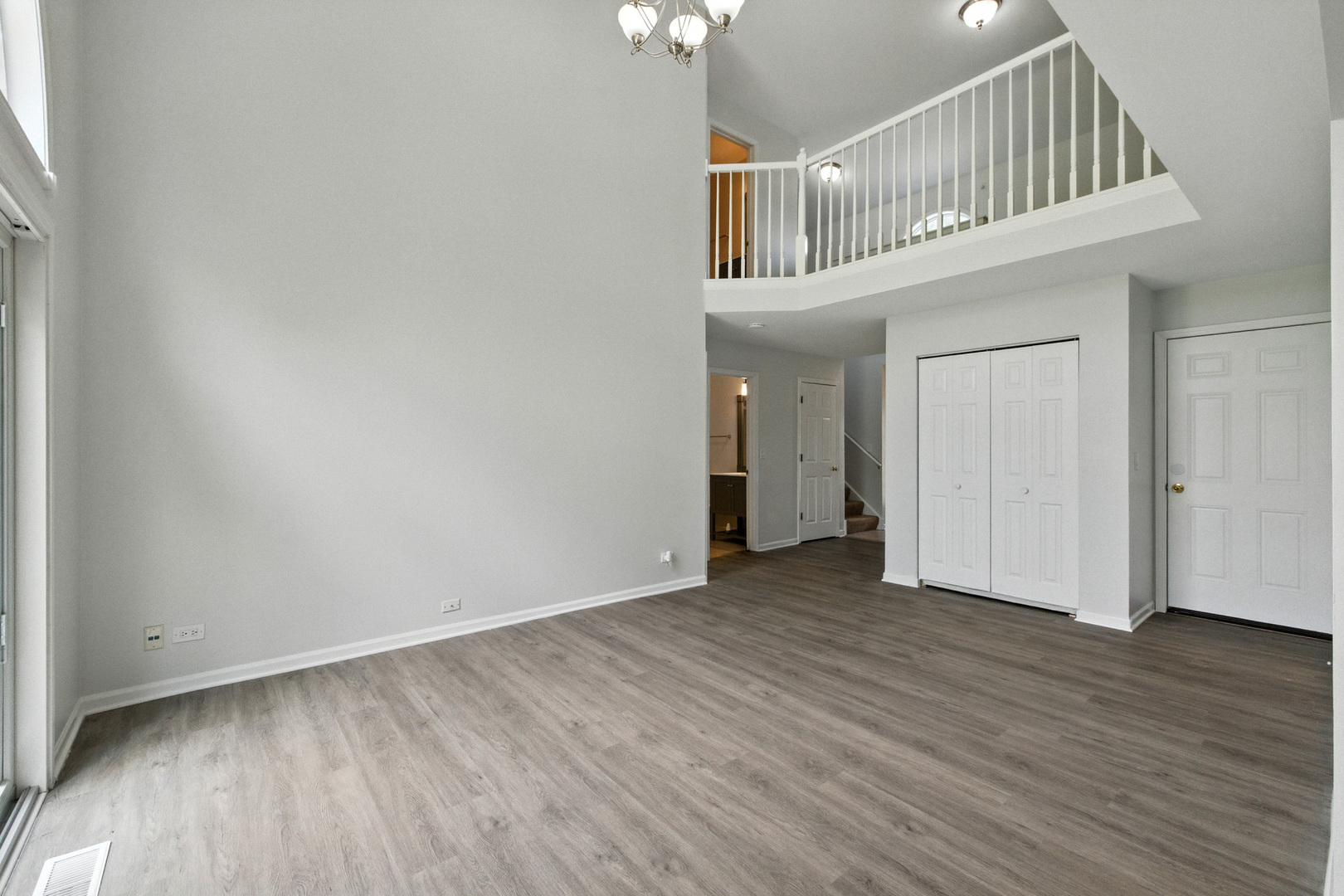 720 Hoover Drive, Carol Stream, IL 60188