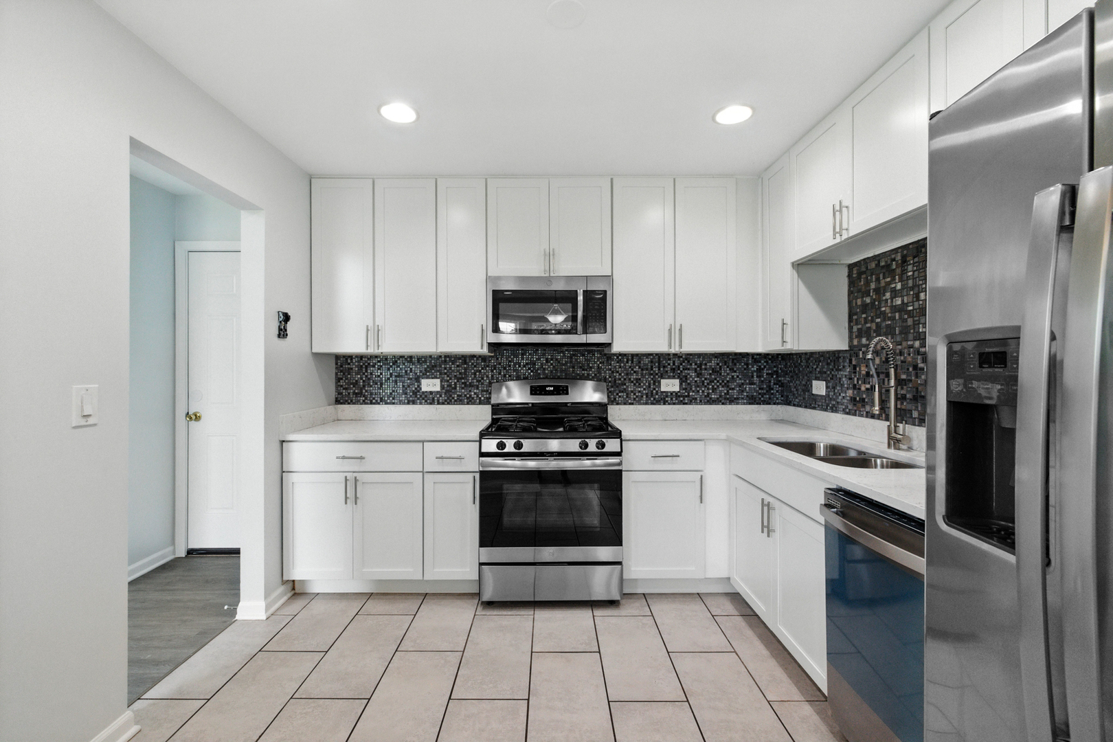 720 Hoover Drive, Carol Stream, IL 60188