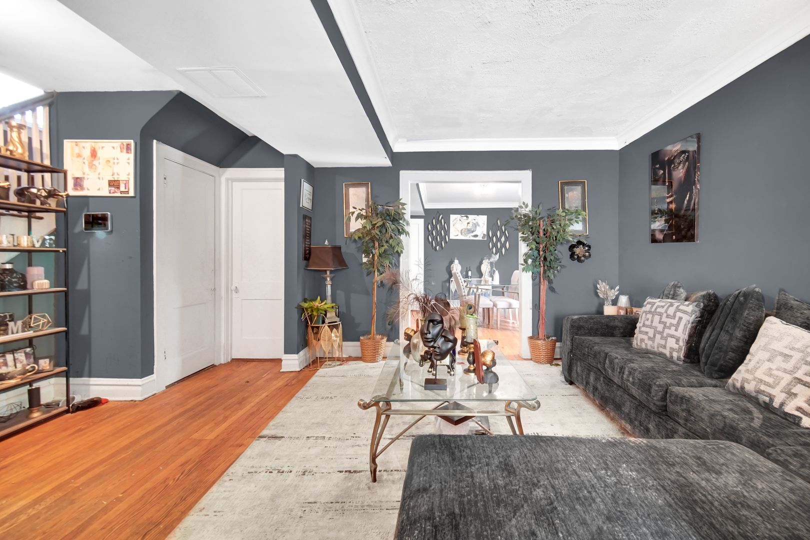 5440 W Cortez Street, Chicago, IL 60651