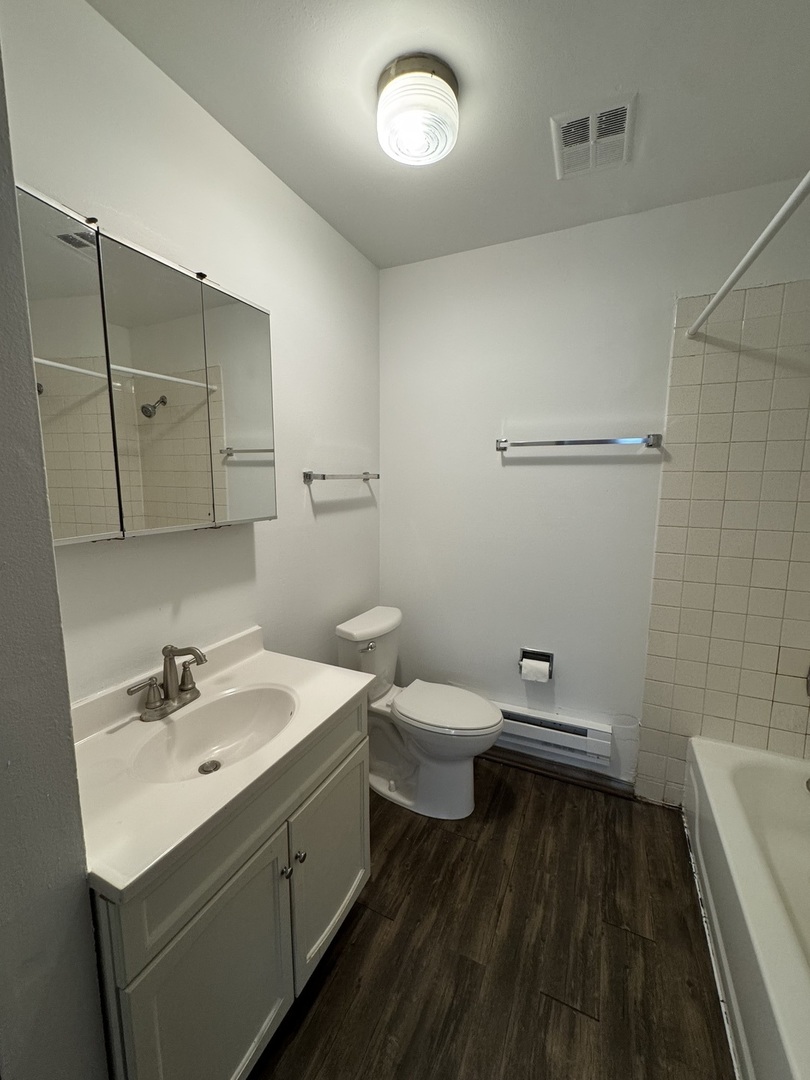 901 E Chicago Avenue #2W, Naperville, IL 60540