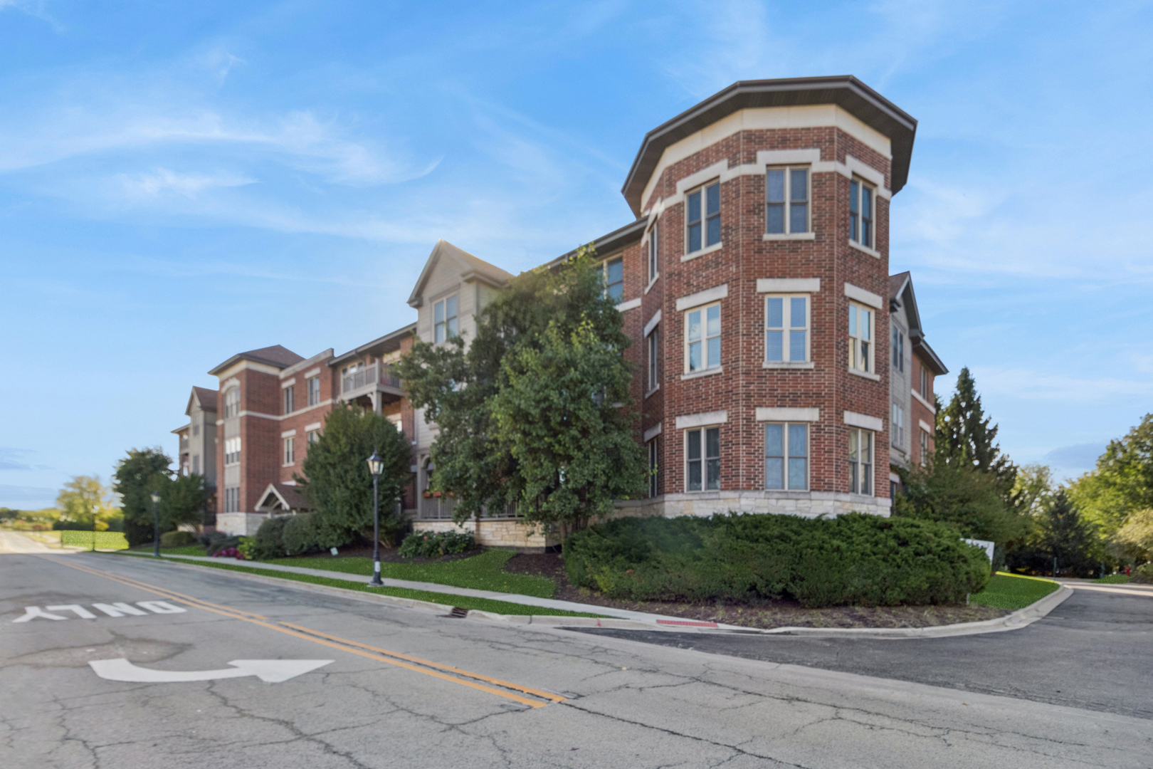 271 E Railroad Avenue #302, Bartlett, IL 60103