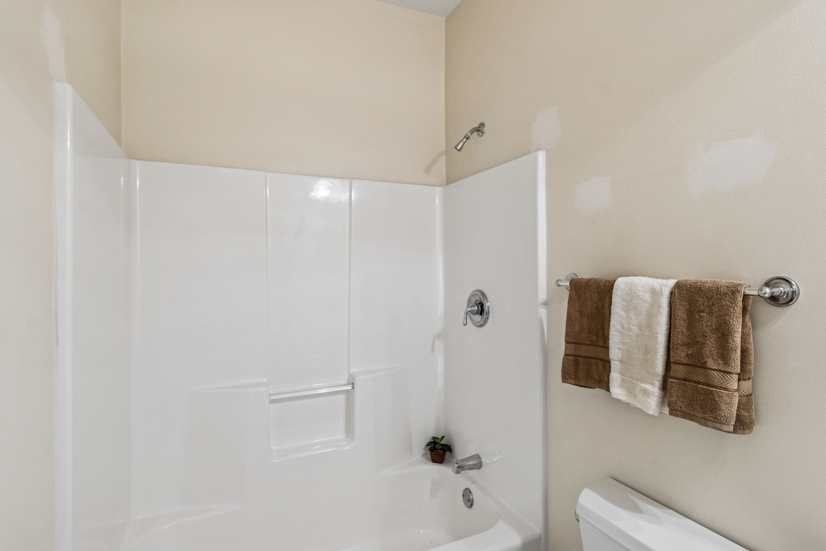 271 E Railroad Avenue #302, Bartlett, IL 60103