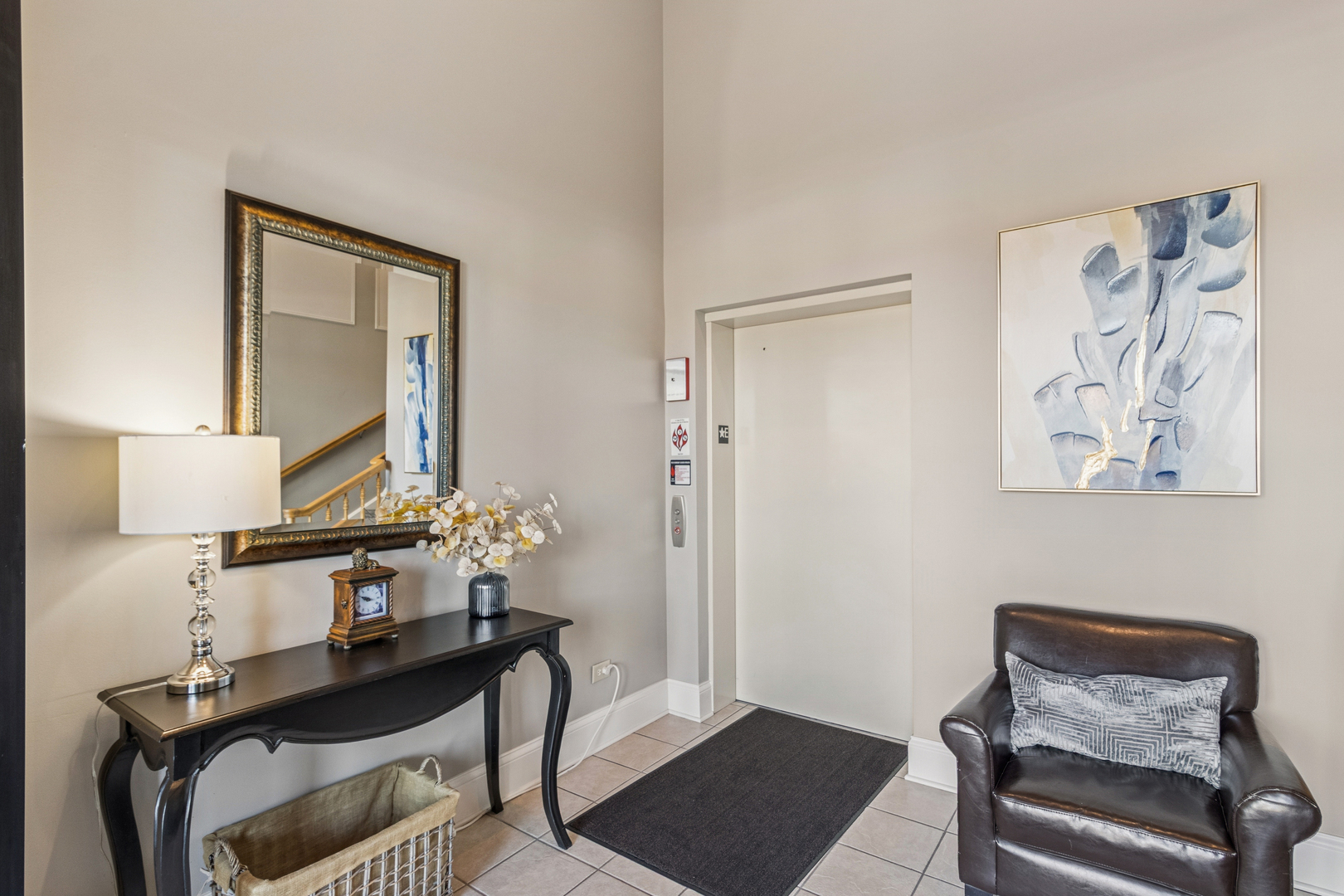 271 E Railroad Avenue #302, Bartlett, IL 60103