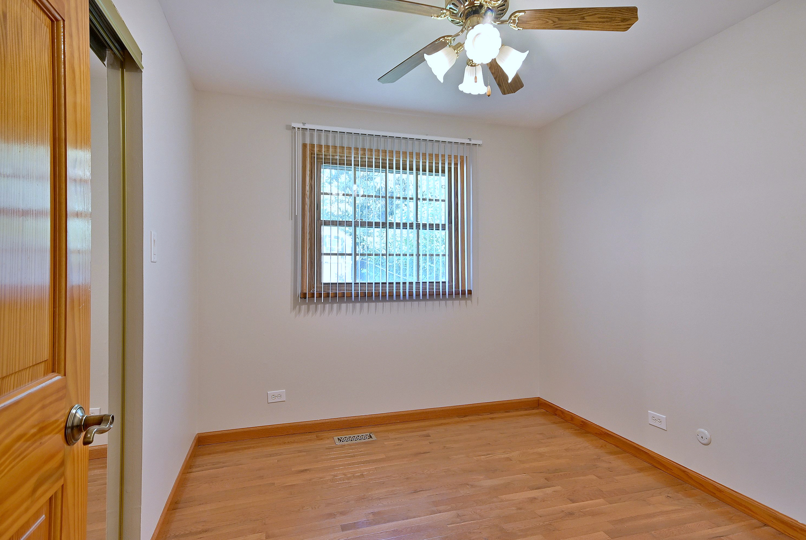 714 N Lakeside Drive, Vernon Hills, IL 60061