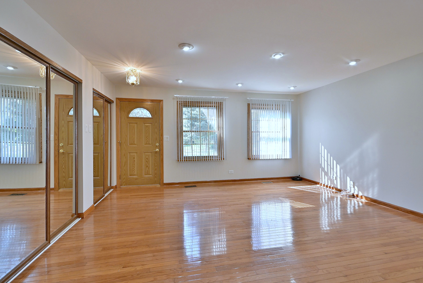 714 N Lakeside Drive, Vernon Hills, IL 60061