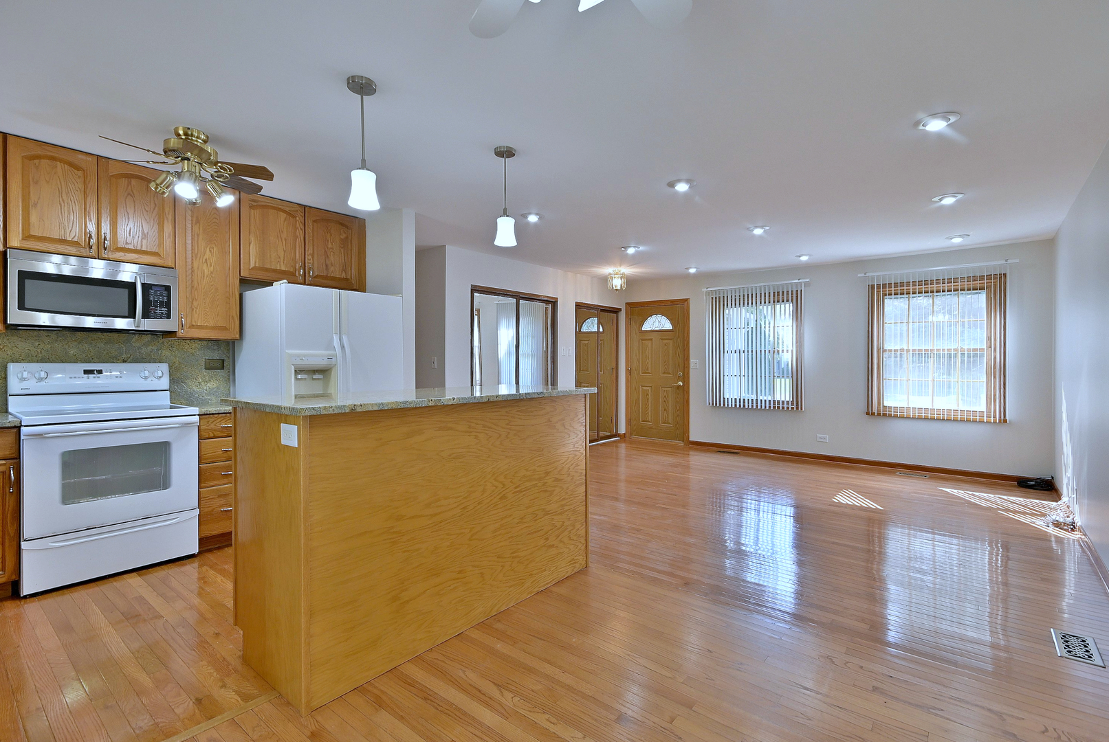 714 N Lakeside Drive, Vernon Hills, IL 60061