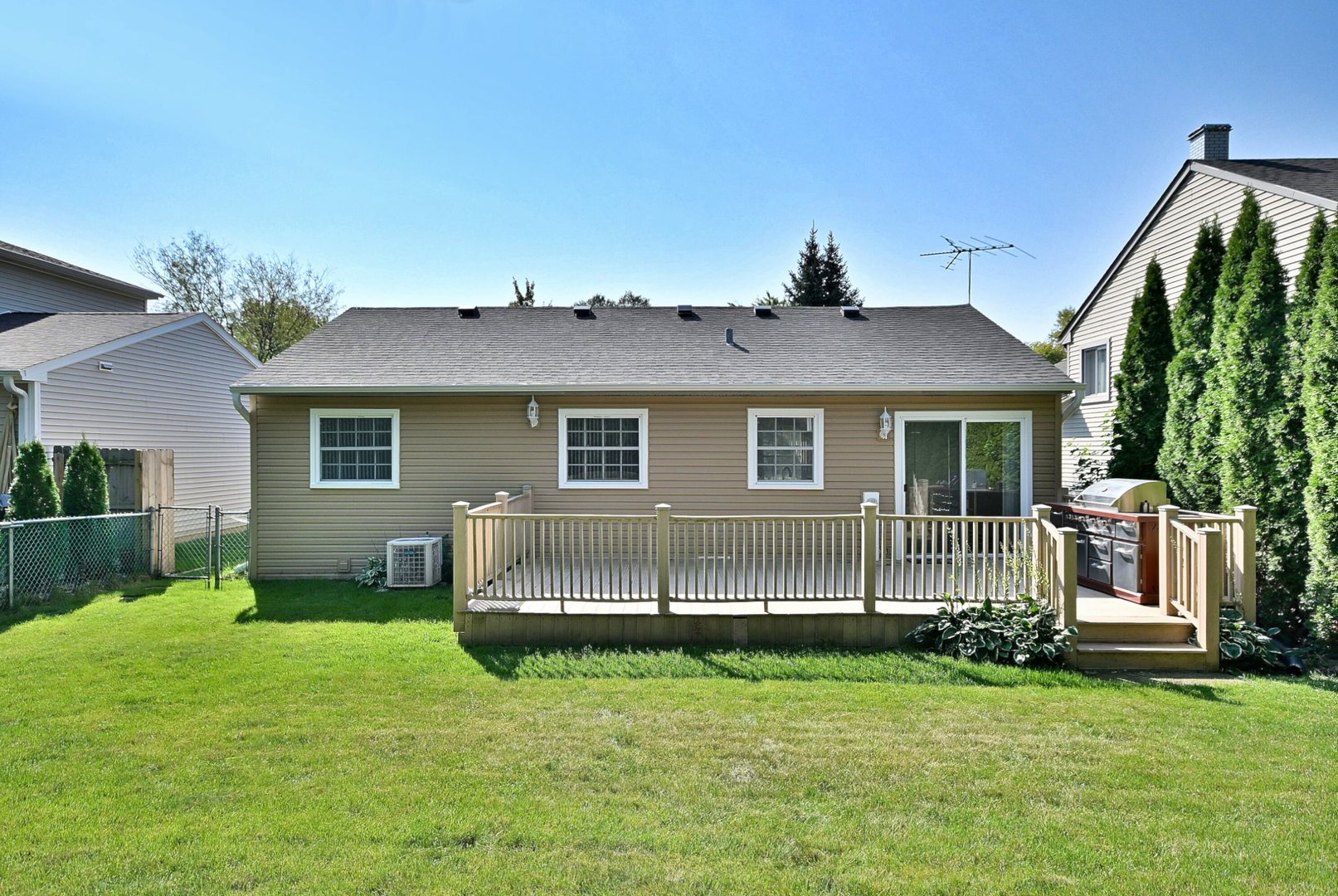 714 N Lakeside Drive, Vernon Hills, IL 60061