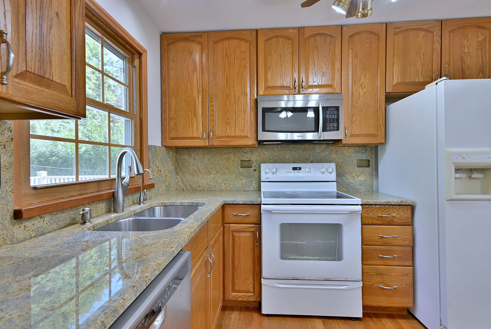 714 N Lakeside Drive, Vernon Hills, IL 60061