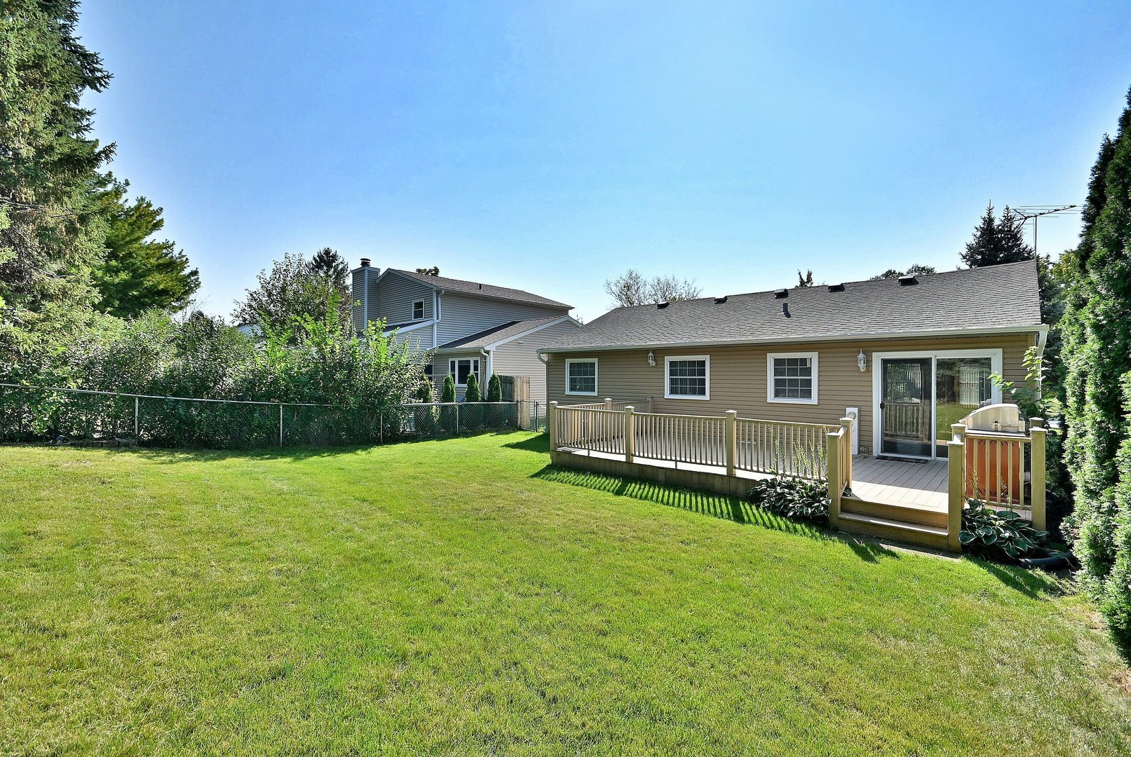 714 N Lakeside Drive, Vernon Hills, IL 60061