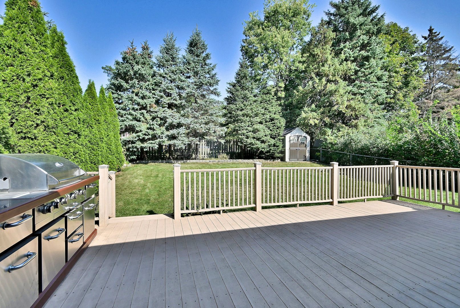 714 N Lakeside Drive, Vernon Hills, IL 60061