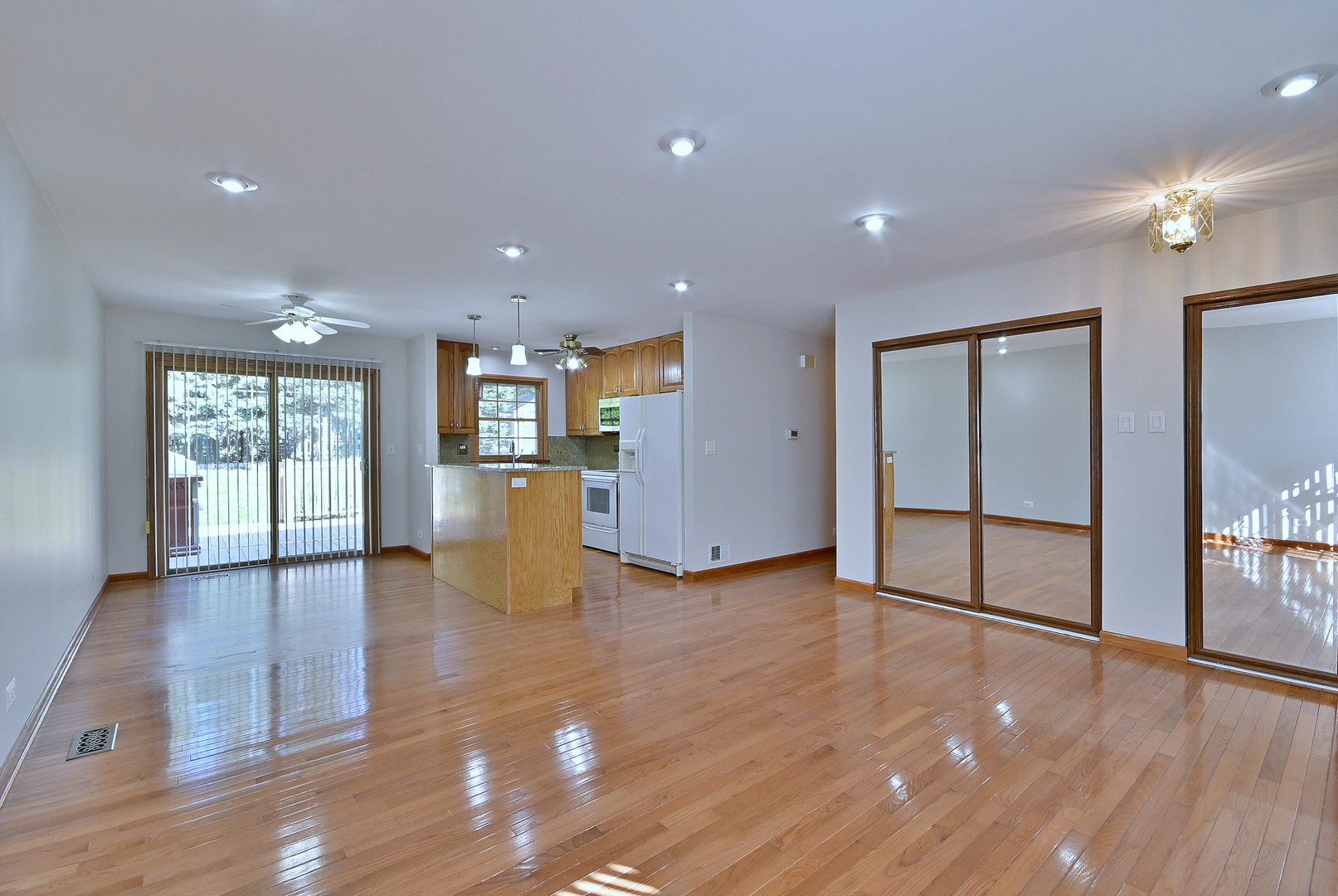 714 N Lakeside Drive, Vernon Hills, IL 60061