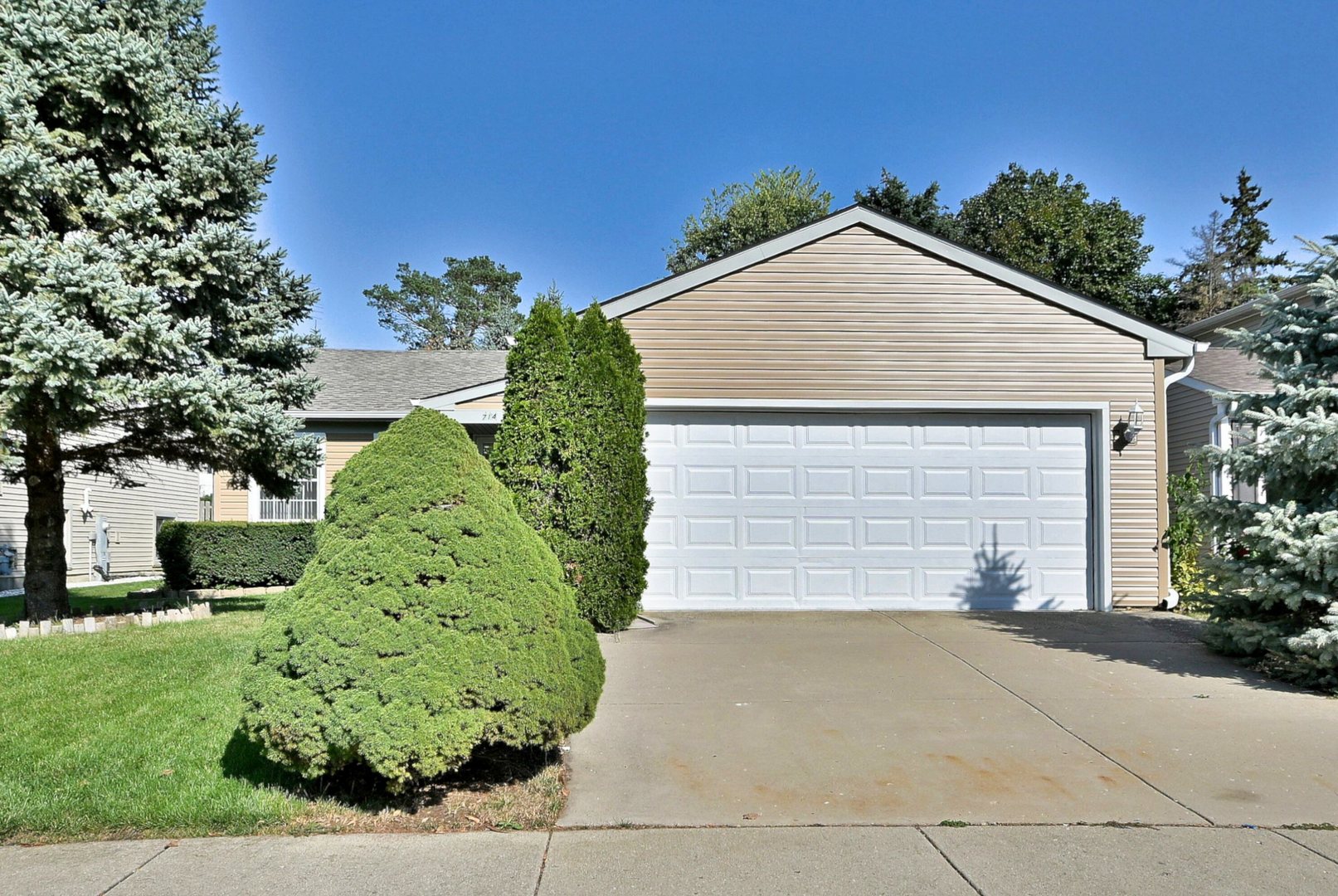 714 N Lakeside Drive, Vernon Hills, IL 60061