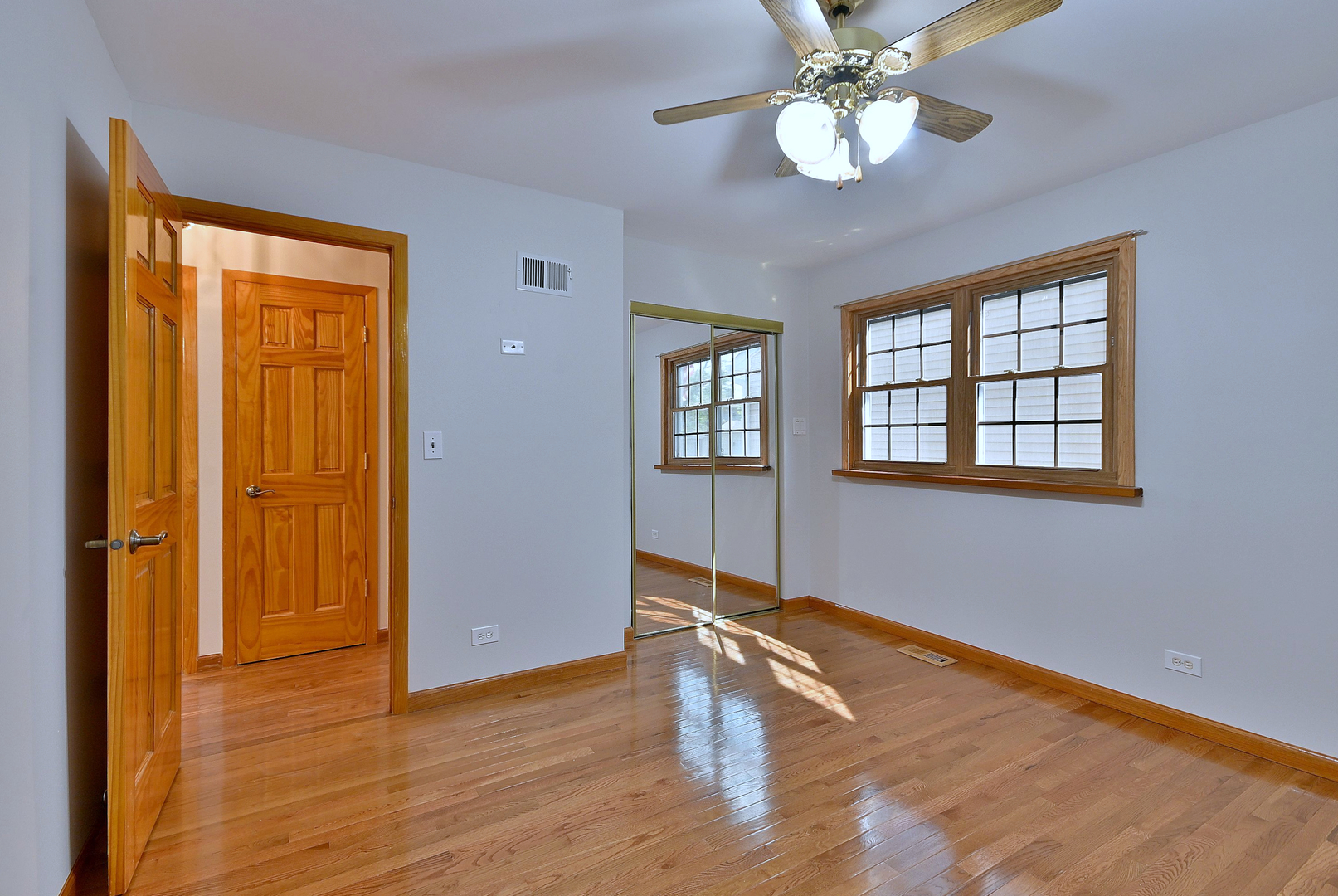 714 N Lakeside Drive, Vernon Hills, IL 60061