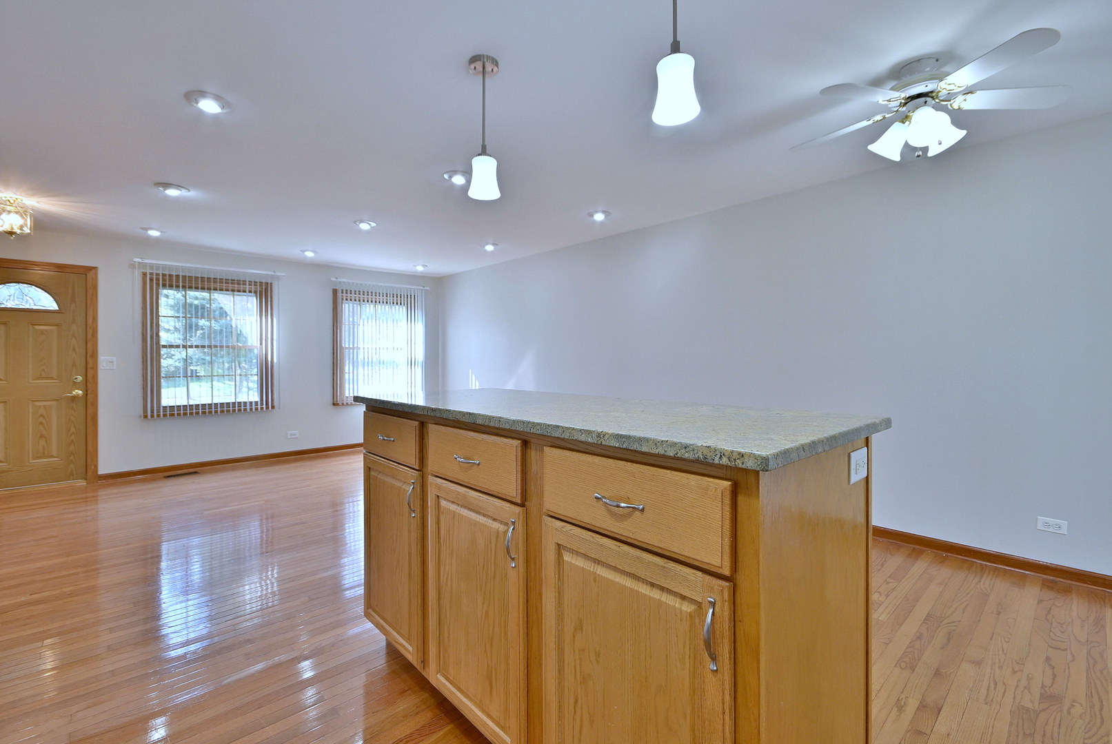 714 N Lakeside Drive, Vernon Hills, IL 60061