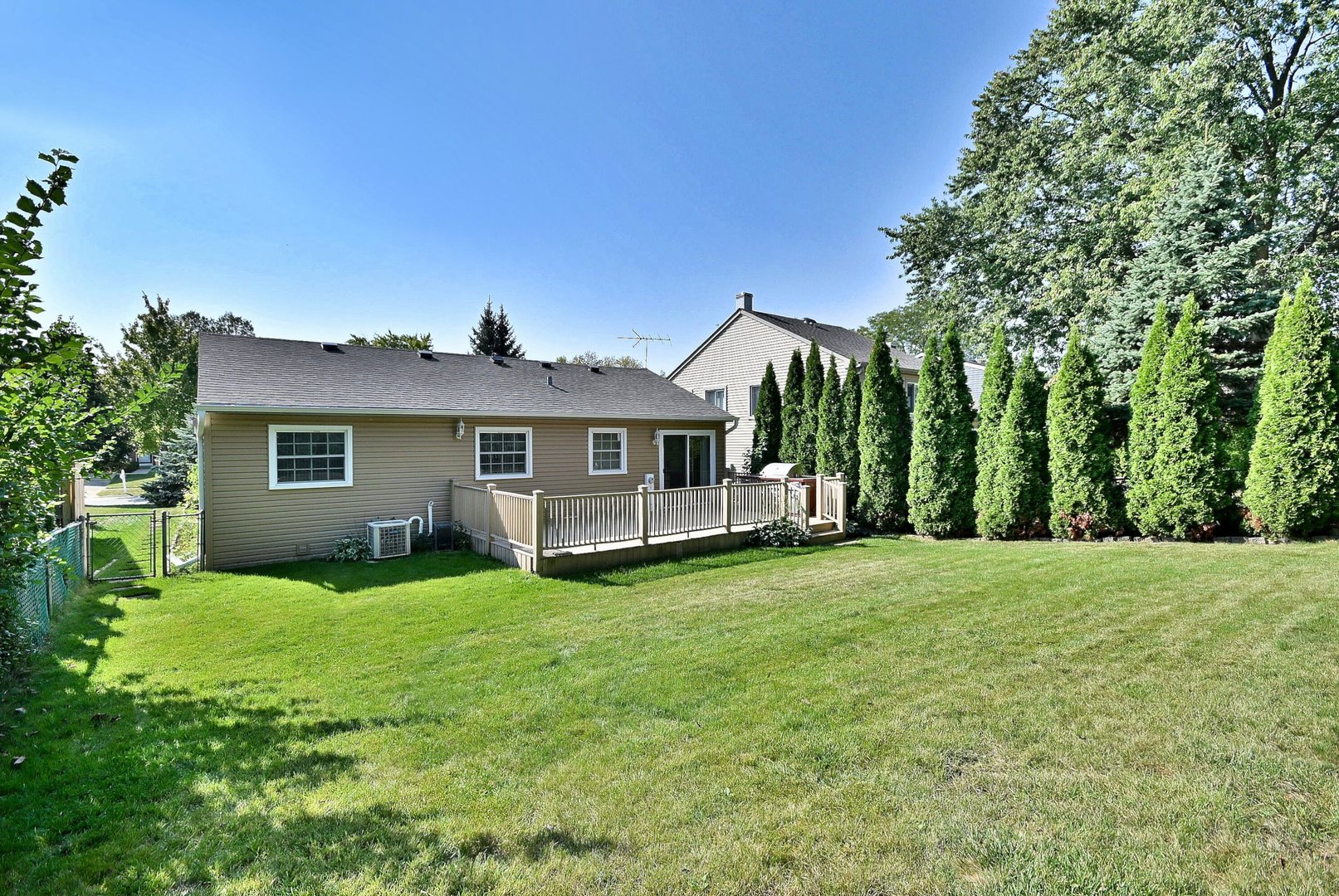 714 N Lakeside Drive, Vernon Hills, IL 60061