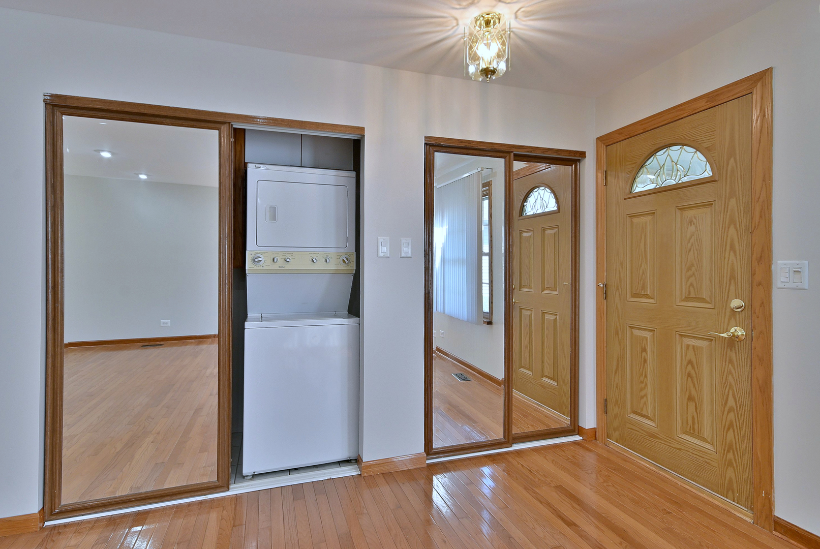 714 N Lakeside Drive, Vernon Hills, IL 60061