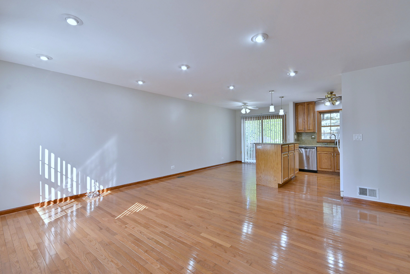 714 N Lakeside Drive, Vernon Hills, IL 60061