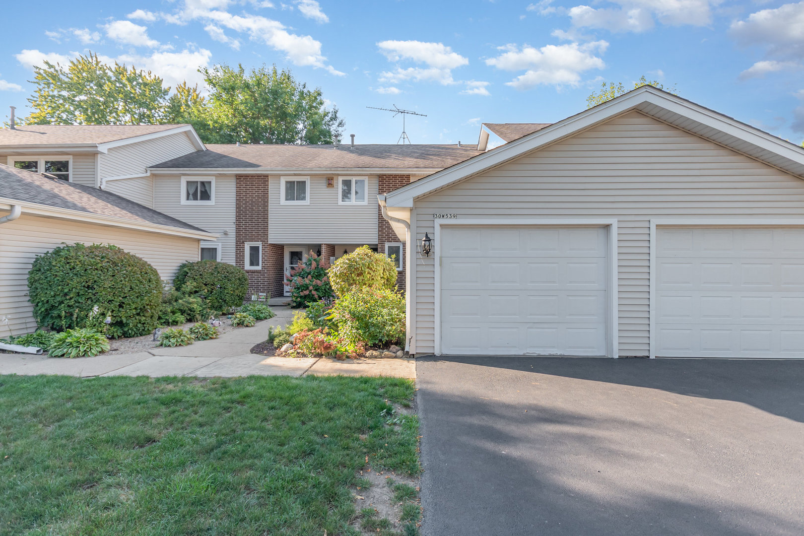 30W539 Fairway Drive, Naperville, IL 60563