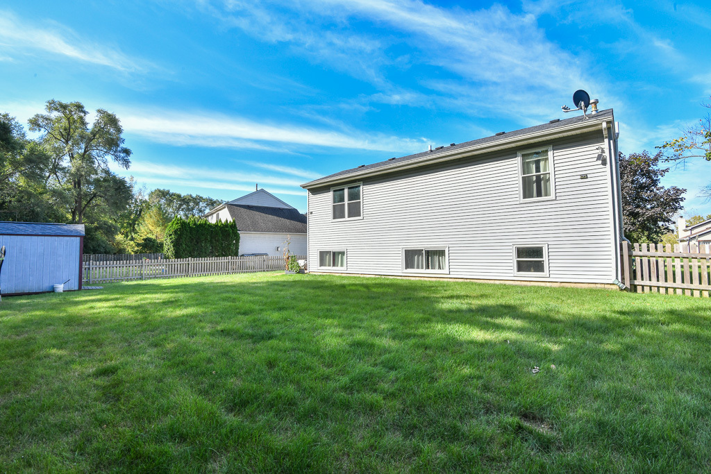 735 Creek Bend Lane, Antioch, IL 60002