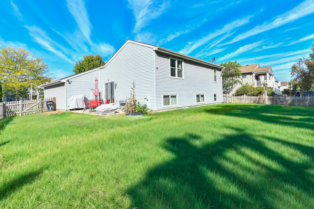 735 Creek Bend Lane, Antioch, IL 60002