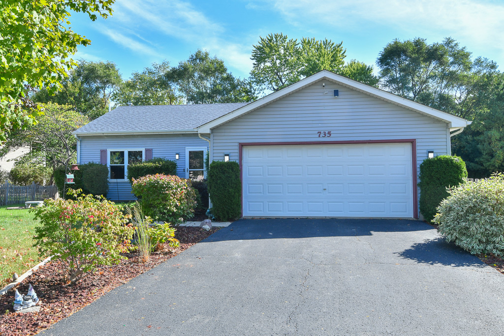 735 Creek Bend Lane, Antioch, IL 60002