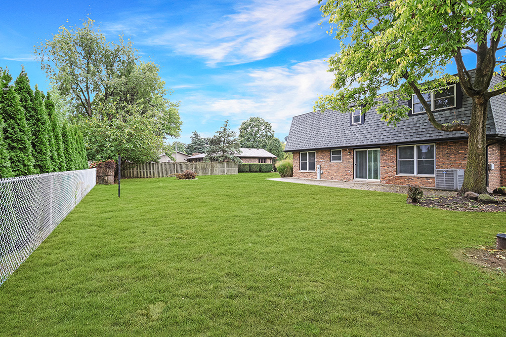 230 Essex Lane, New Lenox, IL 60451