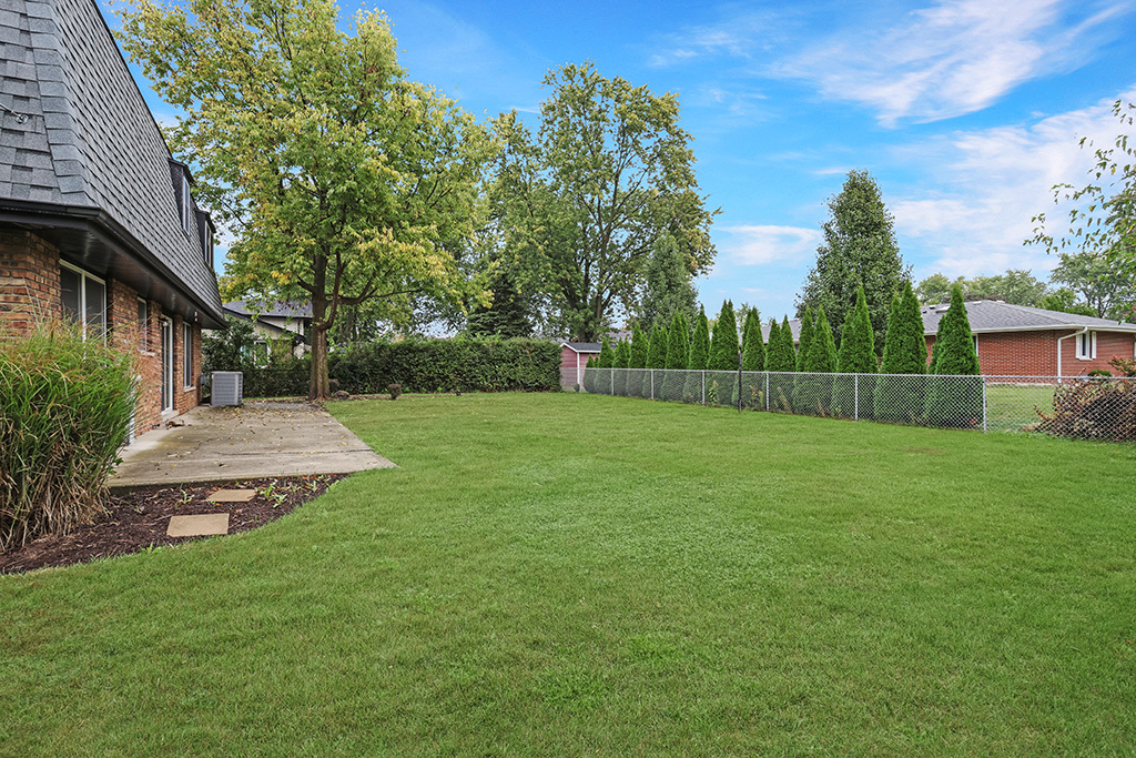 230 Essex Lane, New Lenox, IL 60451