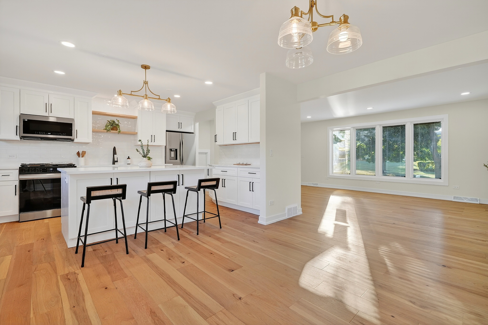 1237 N Ridge Avenue, Arlington Heights, IL 60004