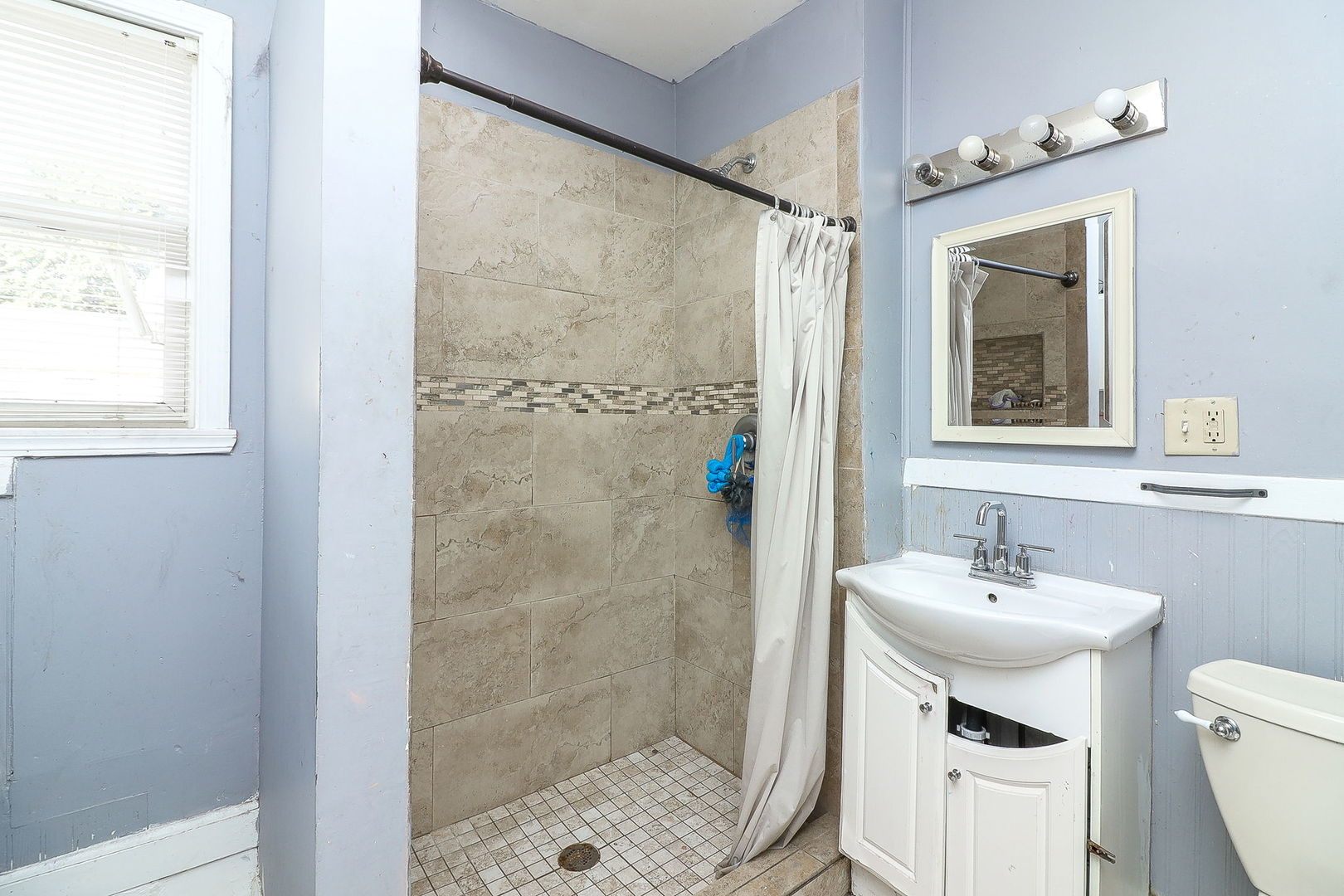 450 N Union Street, Aurora, IL 60505