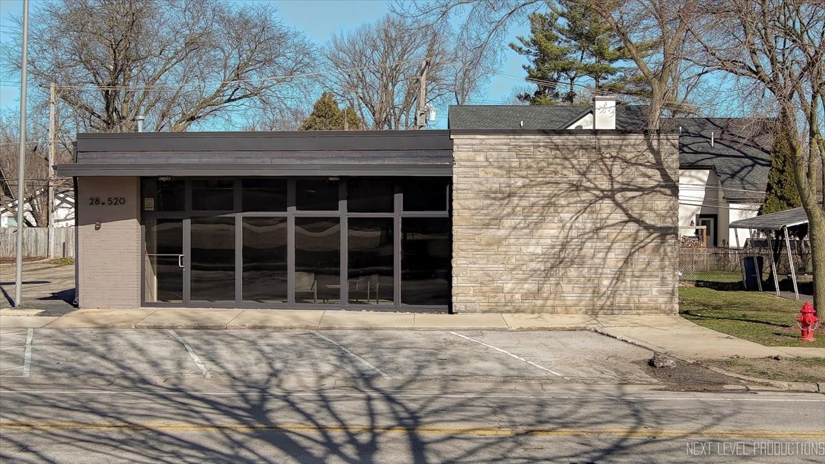 28w520 Batavia Road, Warrenville, IL 60555