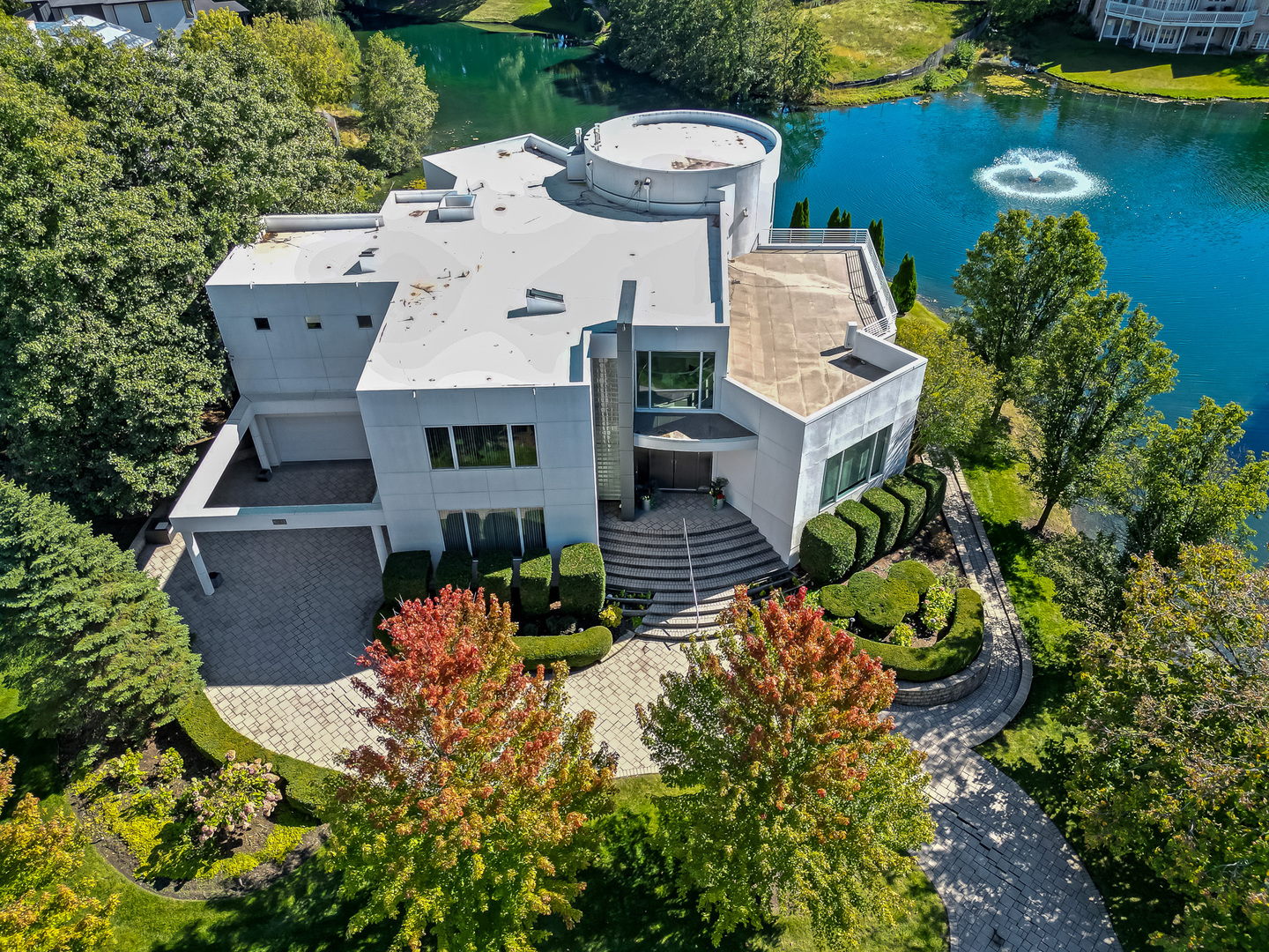 9233 Falling Waters Drive, Burr Ridge, IL 60527