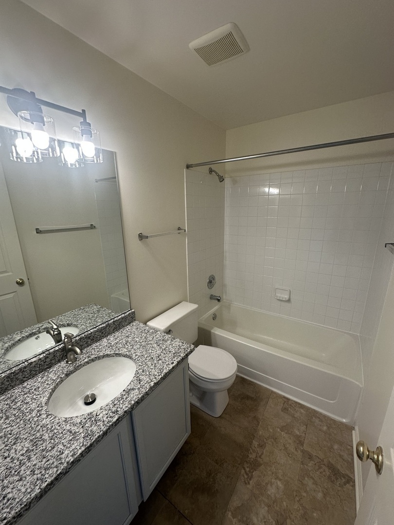 17775 W Braewick Road, Gurnee, IL 60031