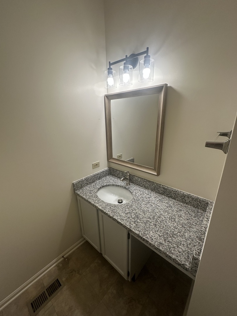 17775 W Braewick Road, Gurnee, IL 60031