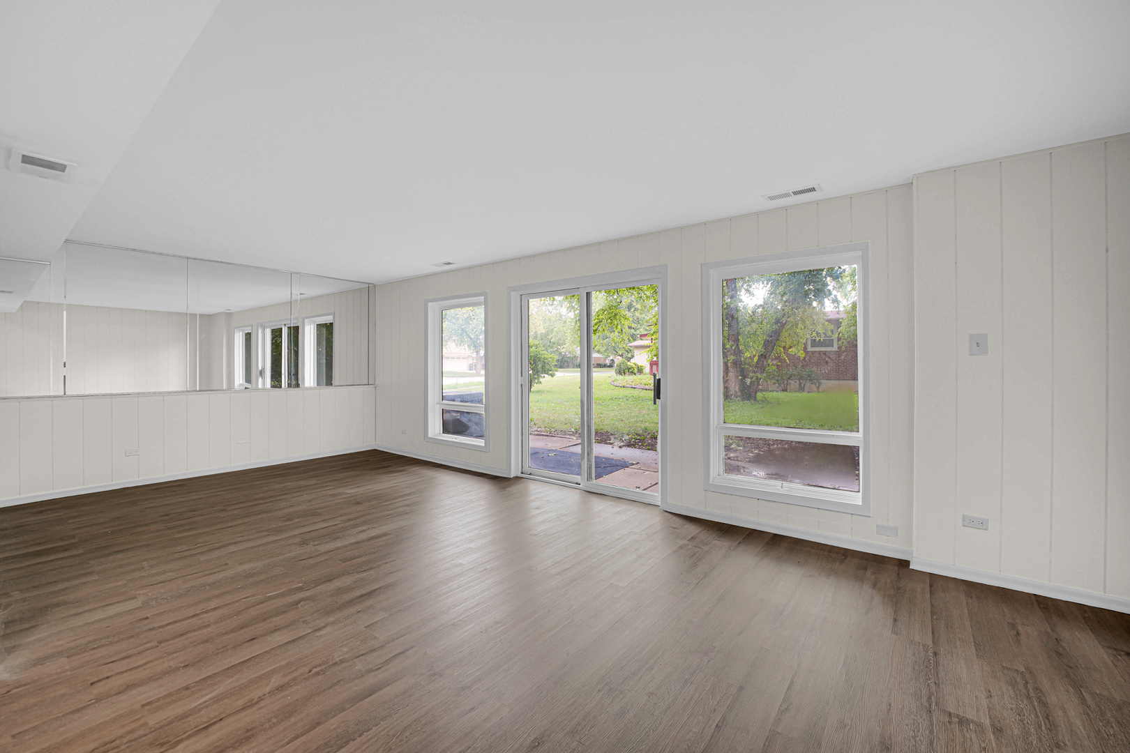 702 W Fitzhenry Court, Glenwood, IL 60425